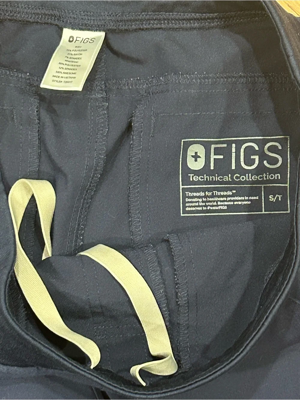 FIGS Men’s Axim cargo scrub Straight leg pants navy S/T Small Tall